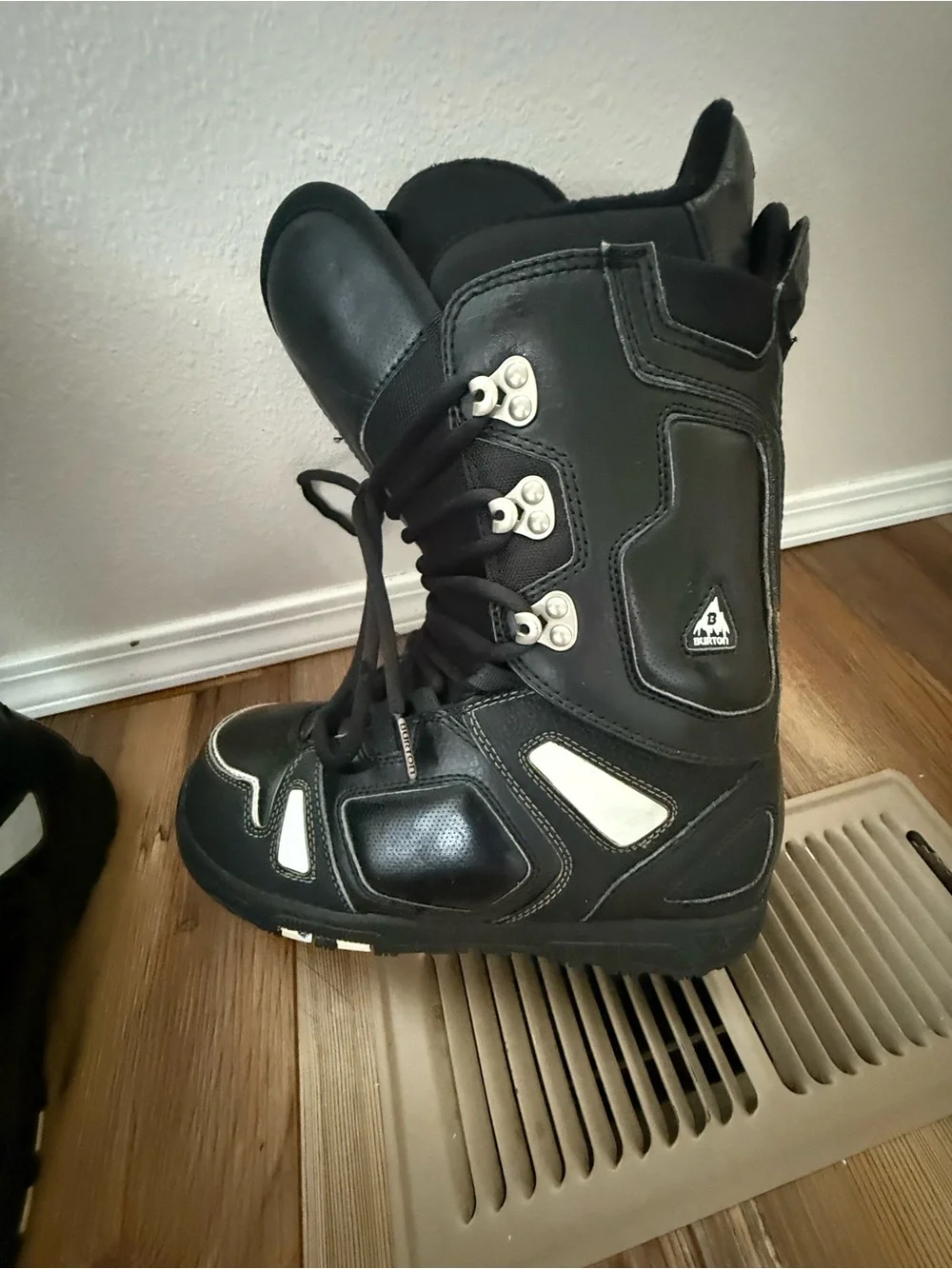 Burton Freestyle Snowboard Boots - Men’s Size 7